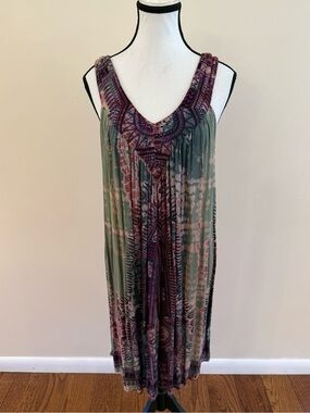 Ingear Sleeveless V-Neck Printed Midi Dress in Olive and Plum - one size